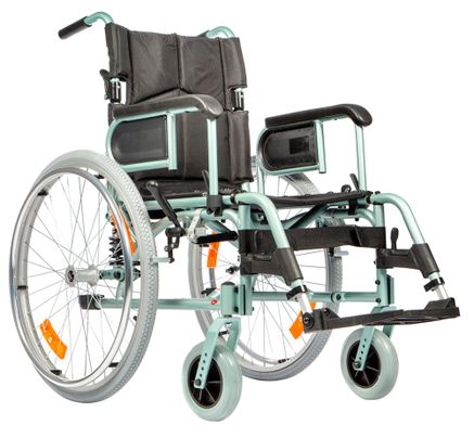 Функциональное кресло-коляска для инвалидов Delux 520
