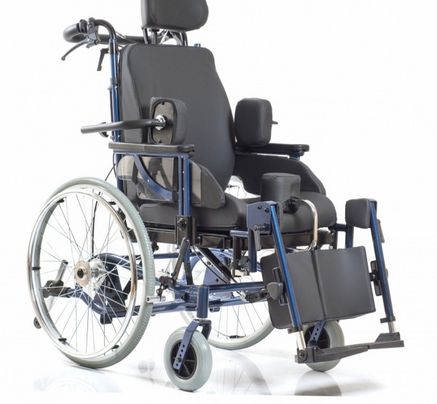 Функциональное кресло-коляска для инвалидов Delux 580