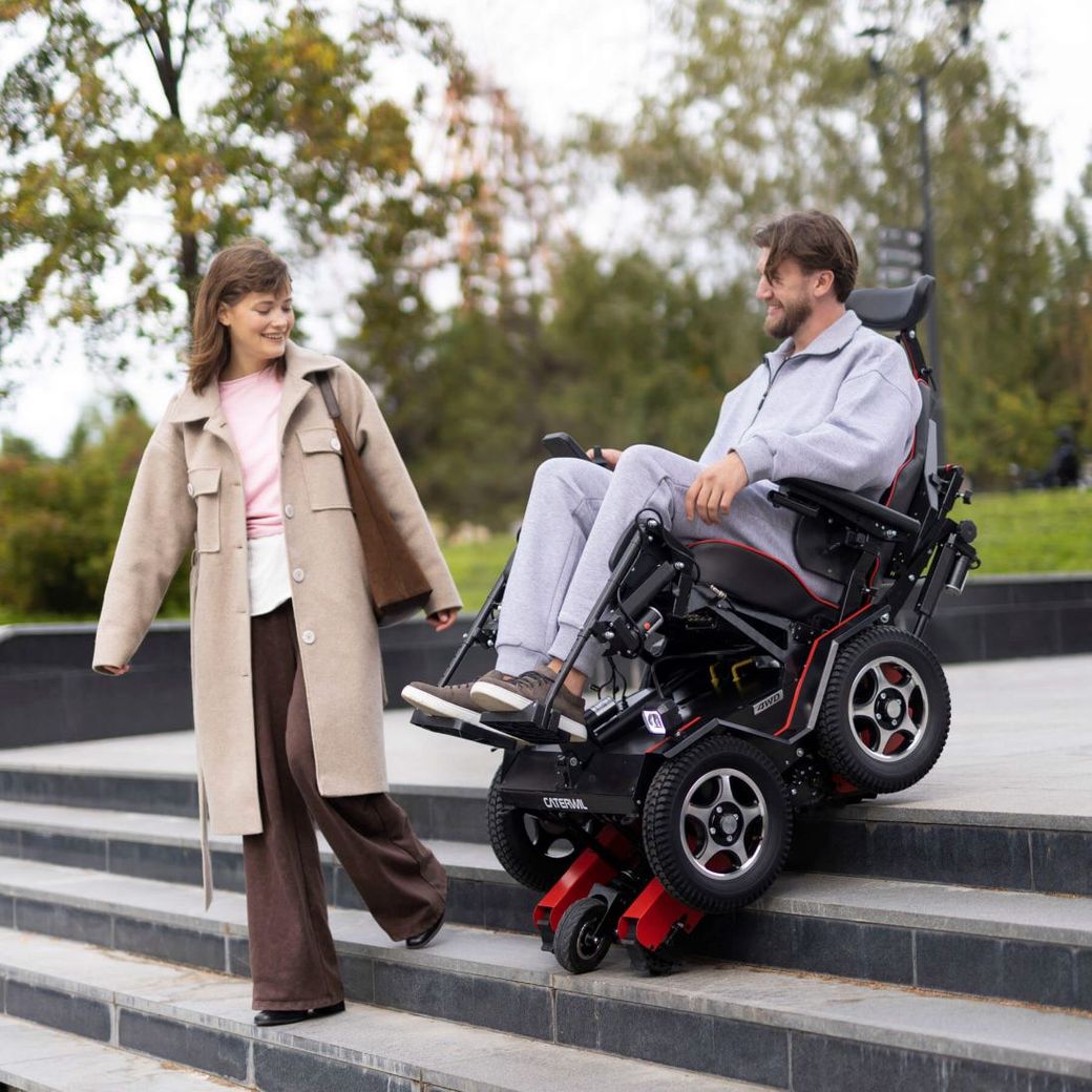 Кресло-коляска с электроприводом вездеходная ступенькоходная Caterwil GTS 4WD