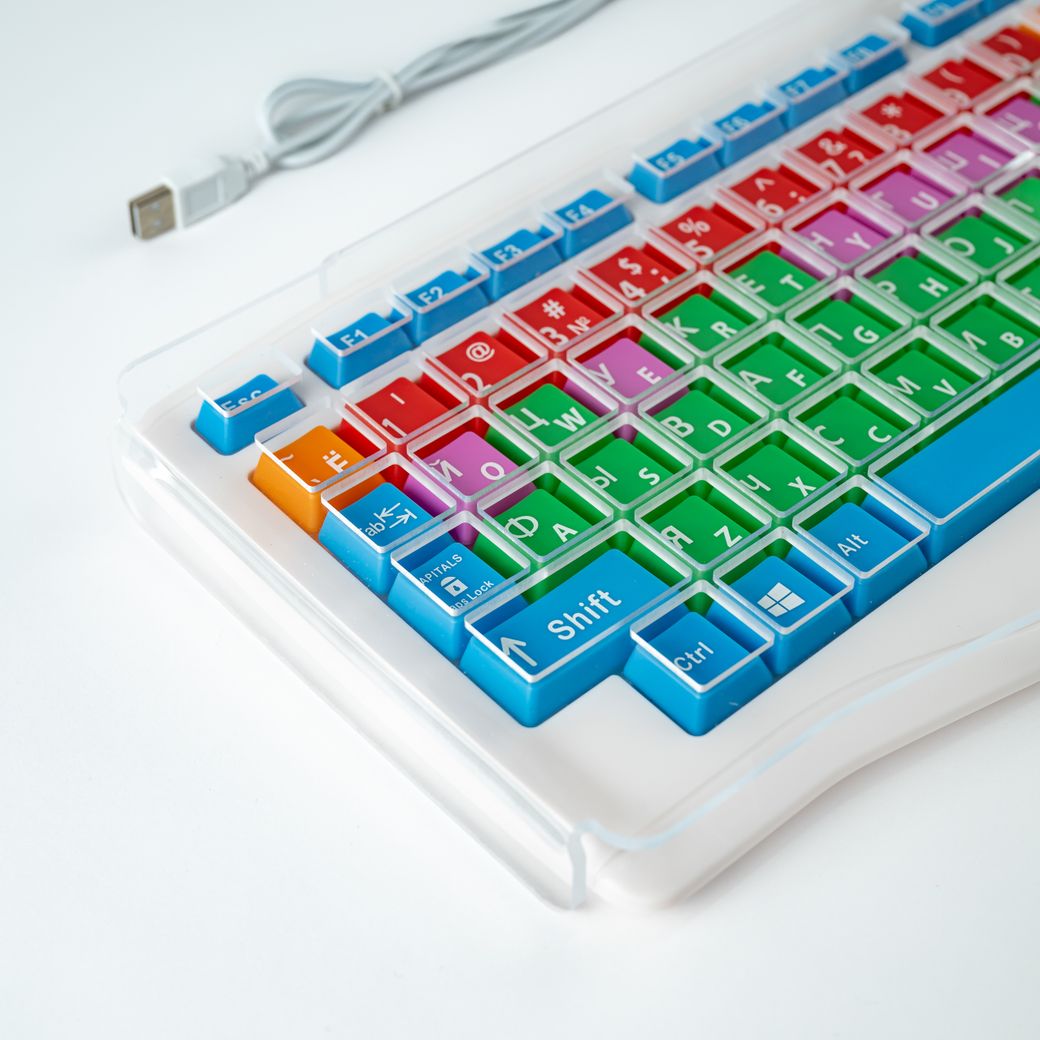 Клавиатура с большими кнопками  и накладкой для людей с ограниченными возможностями