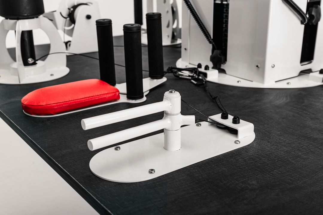 Многофункциональный стол для разработки мелкой моторики рук