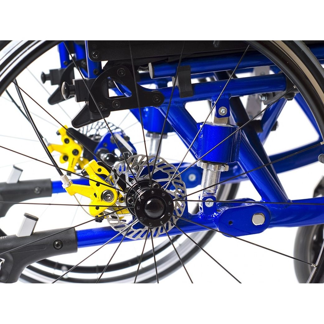 Функциональное кресло-коляска для инвалидов Delux 530