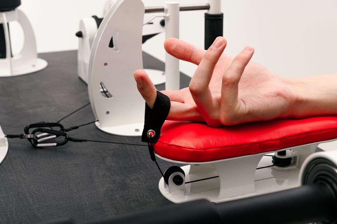 Многофункциональный стол для разработки мелкой моторики рук