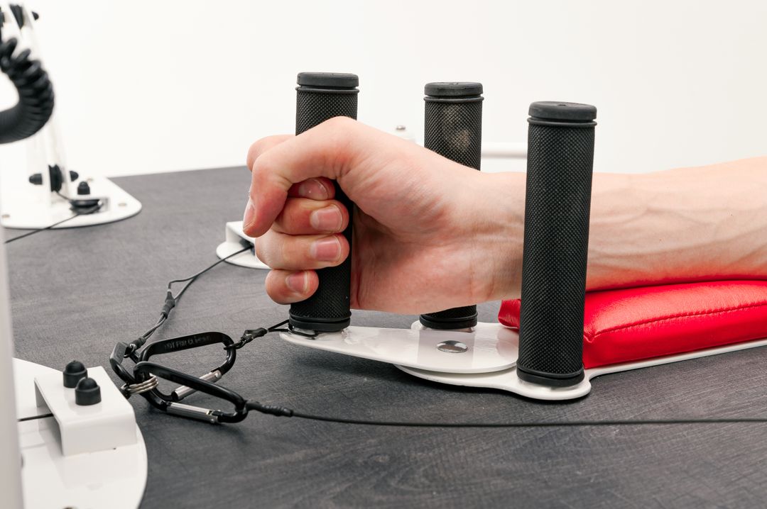 Многофункциональный стол для разработки мелкой моторики рук