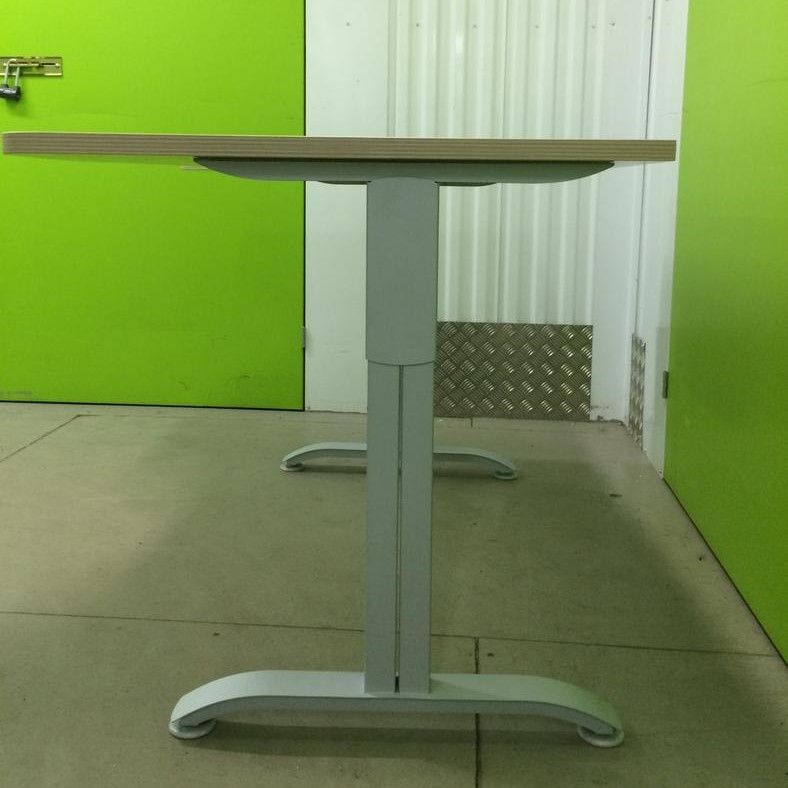 Стол регулируемый по высоте для работы сидя Regus