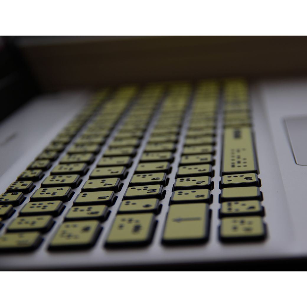 Мобильное рабочее место для людей с ограничениями зрения