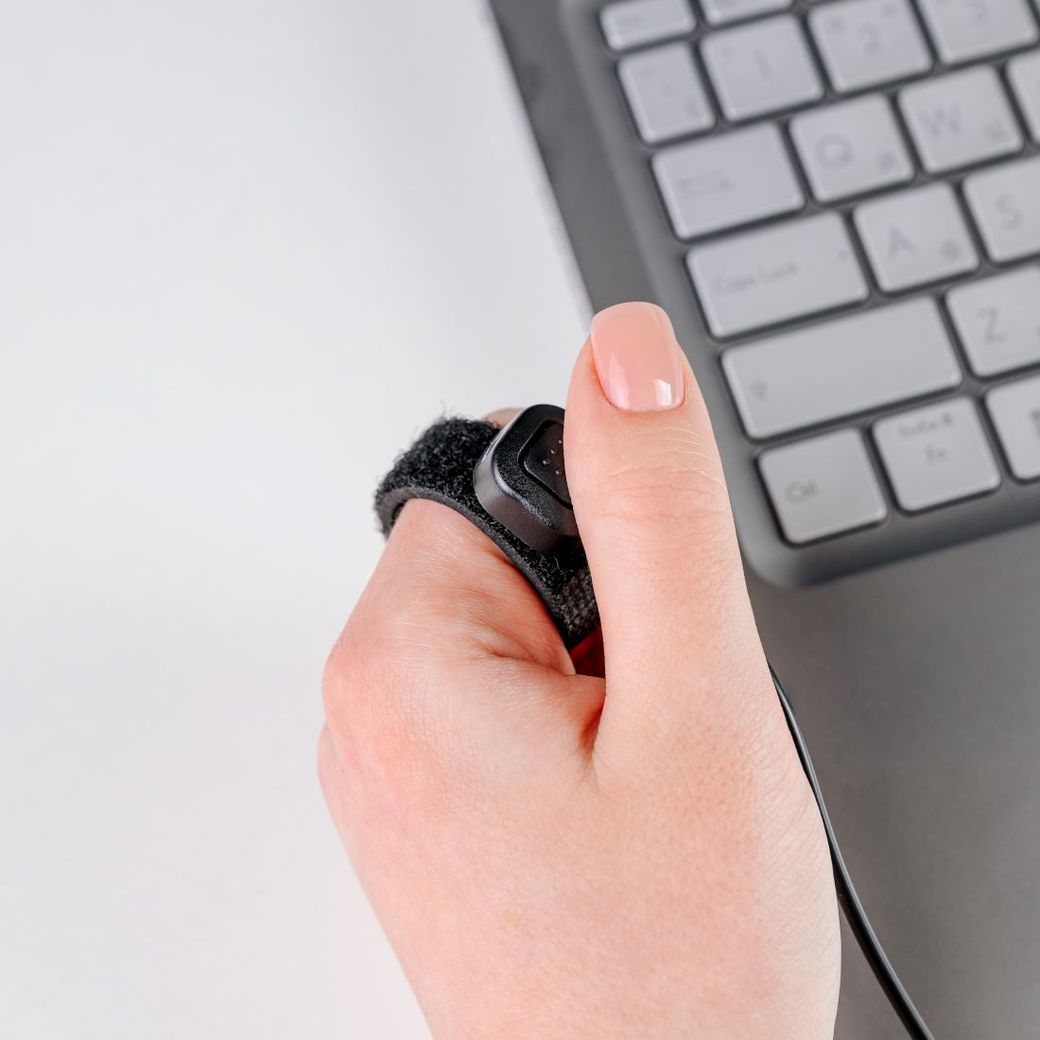 Finger Switch (пальцевой переключатель для системы айтрекинга)