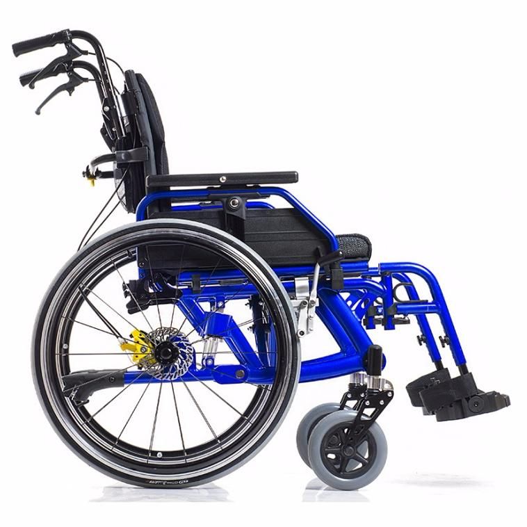 Функциональное кресло-коляска для инвалидов Delux 530