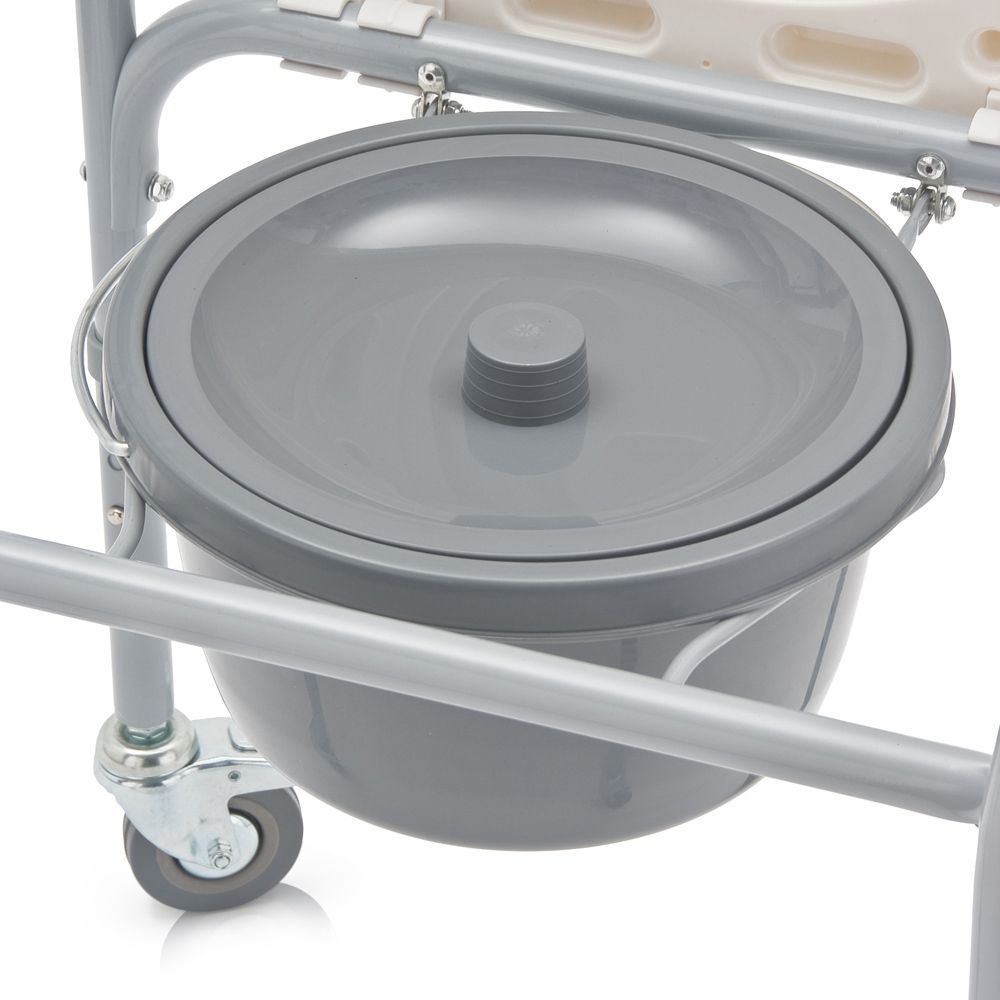 Стул с санитарным оснащением для инвалидов FS696