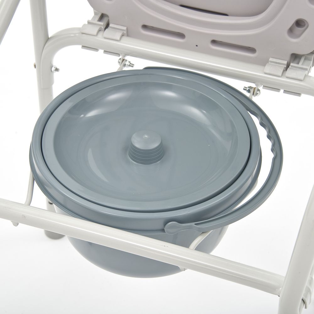 Стул с санитарным оснащением для инвалидов FS693