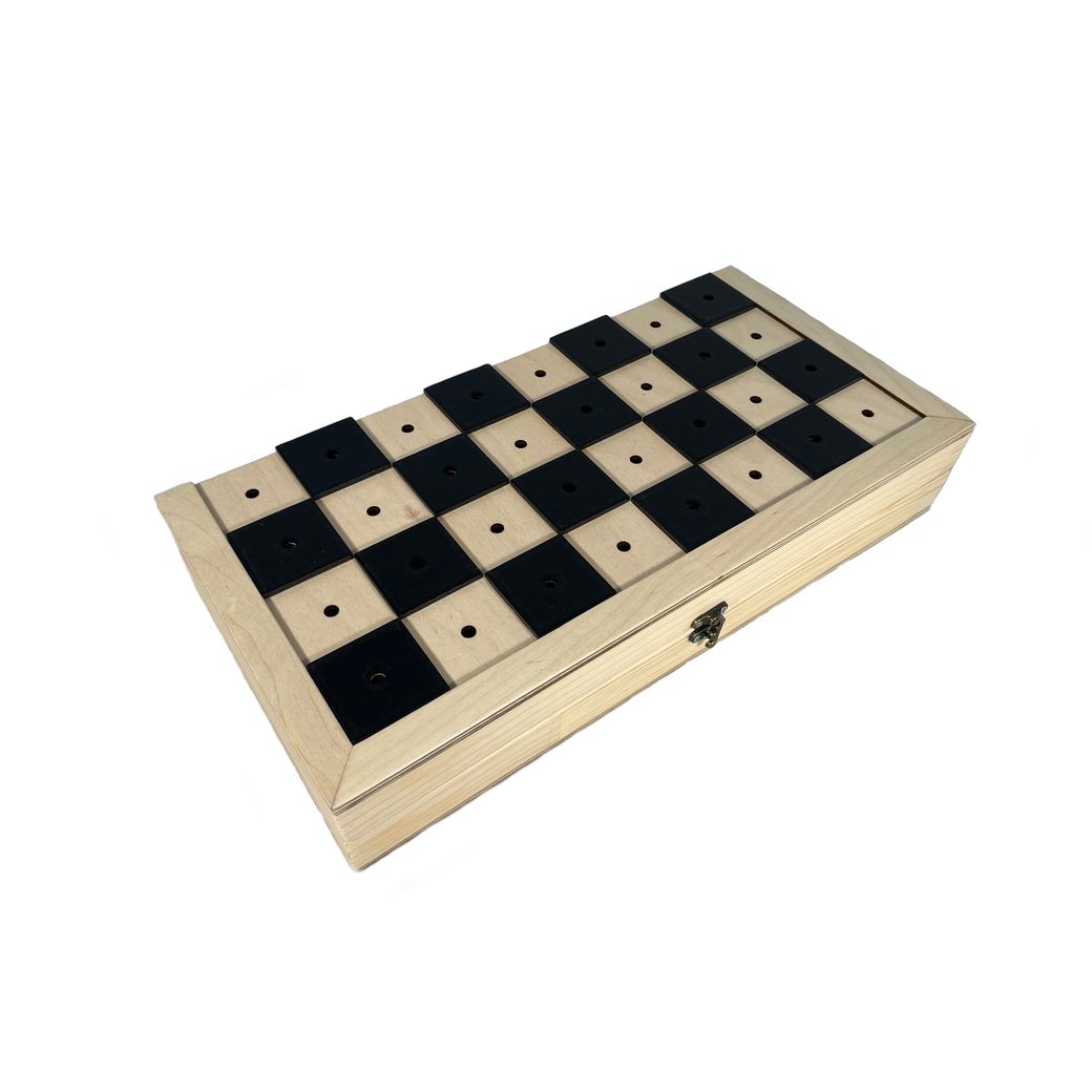 Шахматы для незрячих с деревянной доской