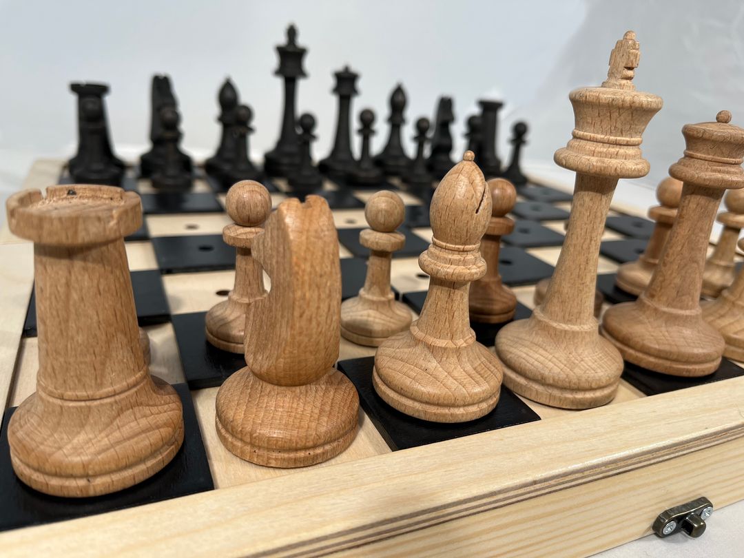 Шахматы для незрячих с деревянной доской