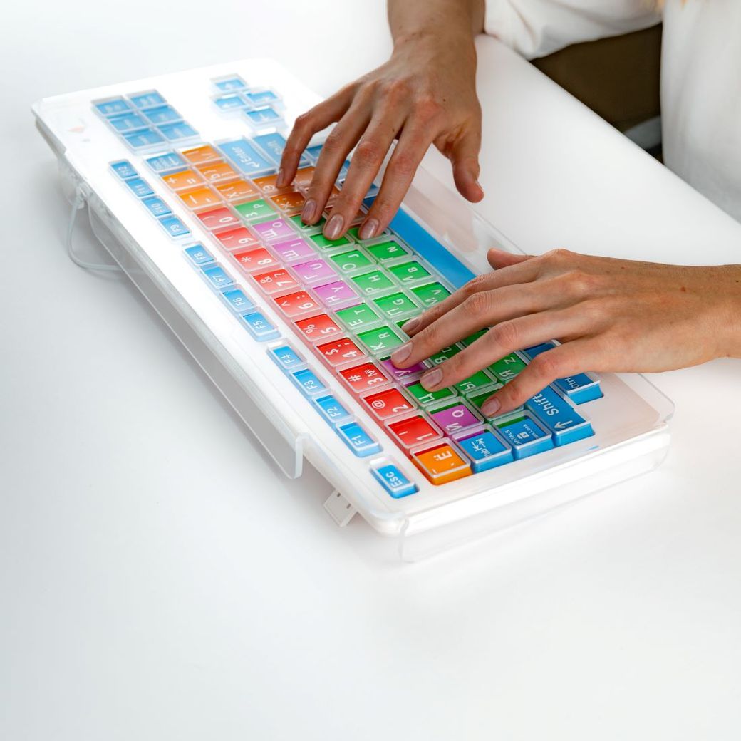 Клавиатура с большими кнопками  и накладкой для людей с ограниченными возможностями