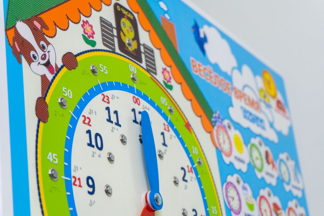 Стенд тактильно-звуковой обучающий Веселое время с индукционной системой 840х640