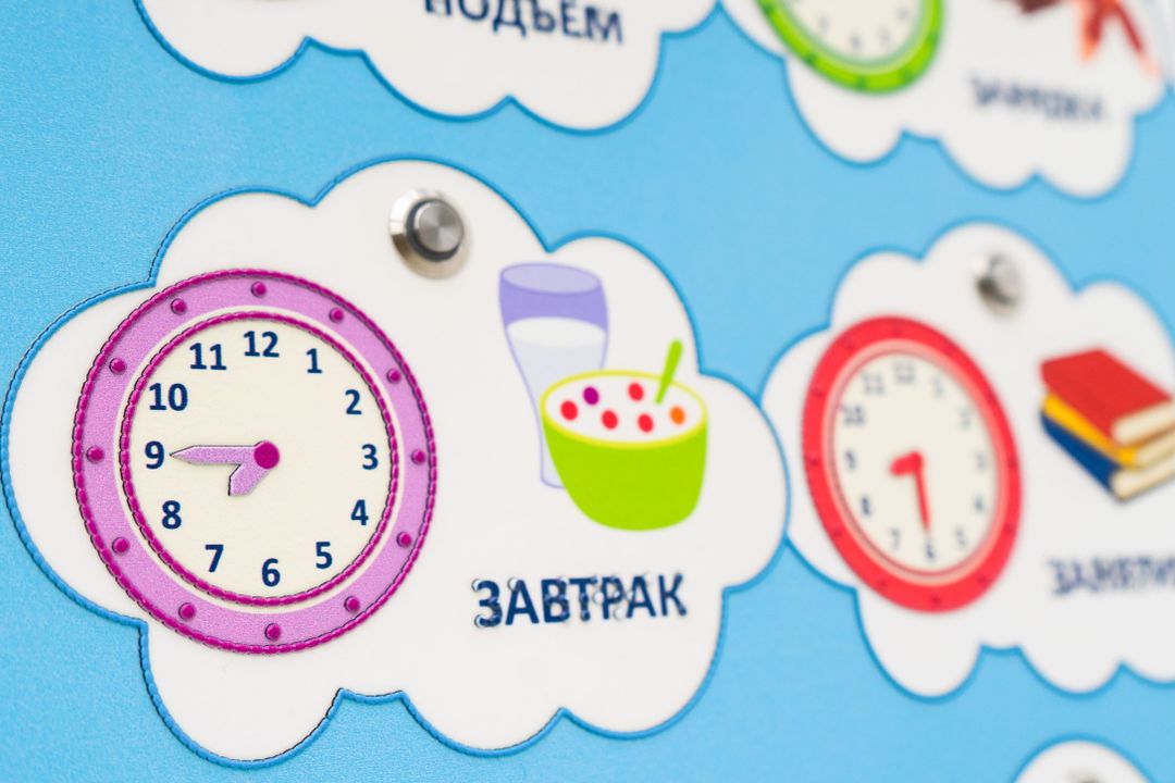 Стенд тактильно-звуковой обучающий Веселое время 840х640
