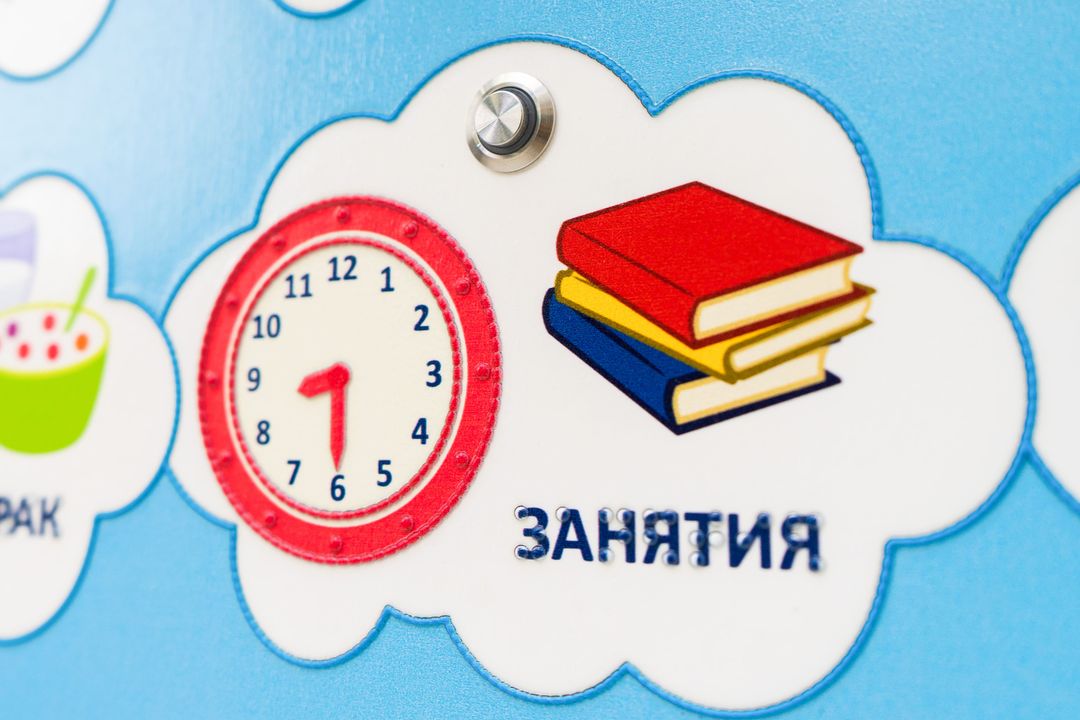 Стенд тактильно-звуковой обучающий Веселое время с индукционной системой 840х640