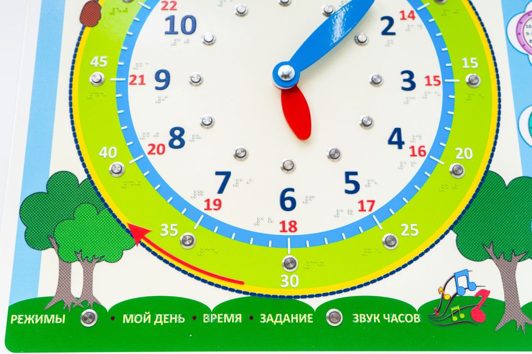 Стенд тактильно-звуковой обучающий Веселое время с индукционной системой 840х640