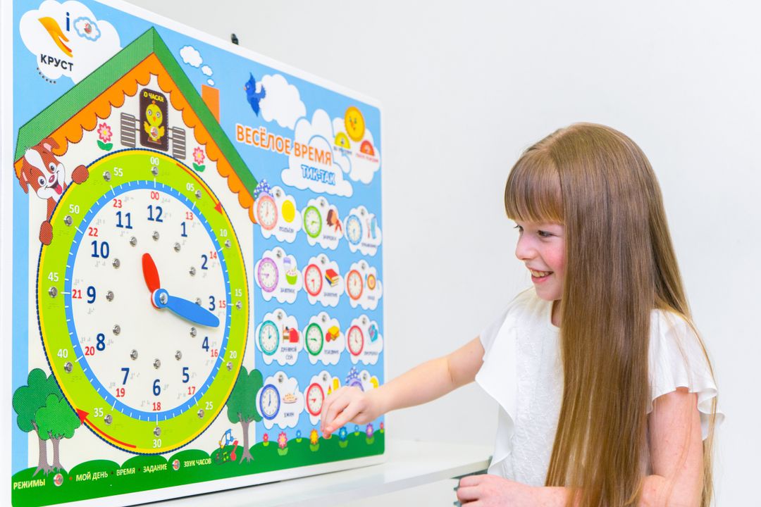 Стенд тактильно-звуковой обучающий Веселое время с индукционной системой 840х640