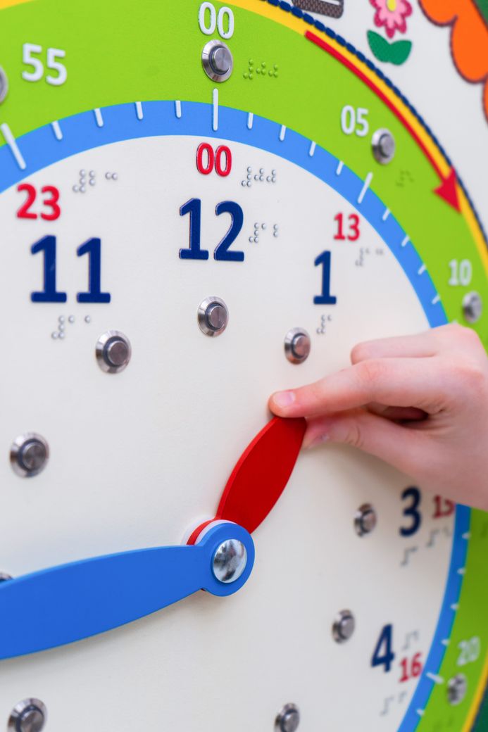 Стенд тактильно-звуковой обучающий Веселое время с индукционной системой 840х640