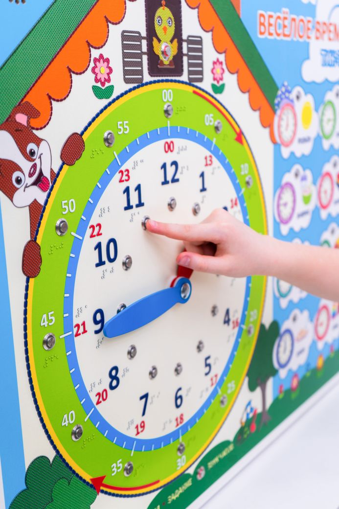 Стенд тактильно-звуковой обучающий Веселое время с индукционной системой 840х640