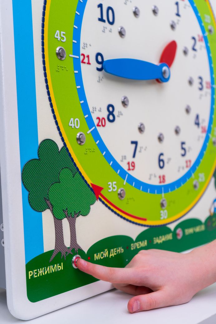 Стенд тактильно-звуковой обучающий Веселое время с индукционной системой 840х640