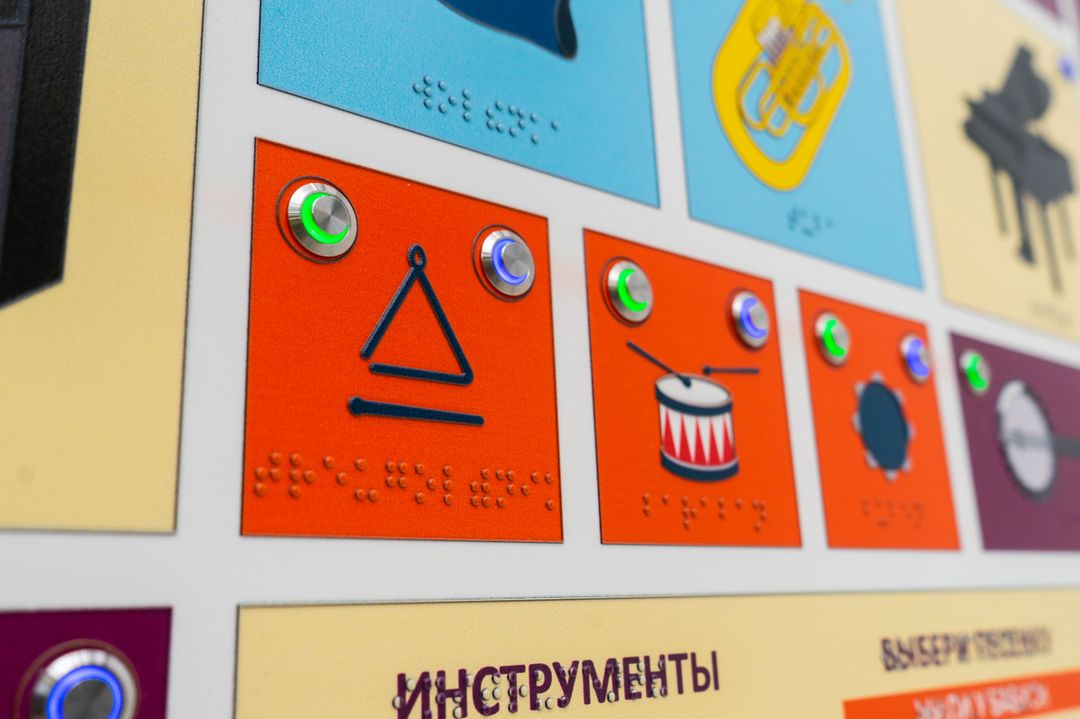 Стенд тактильно-звуковой обучающий Музыкальные инструменты с индукционной системой 640х440