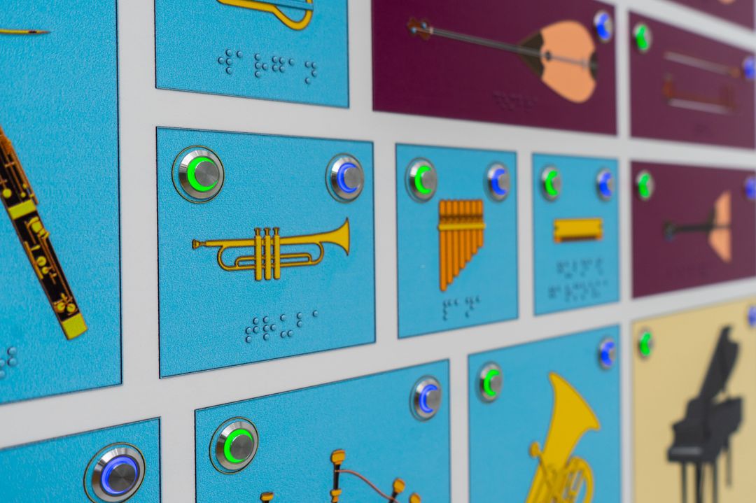 Стенд тактильно-звуковой обучающий Музыкальные инструменты 840х640