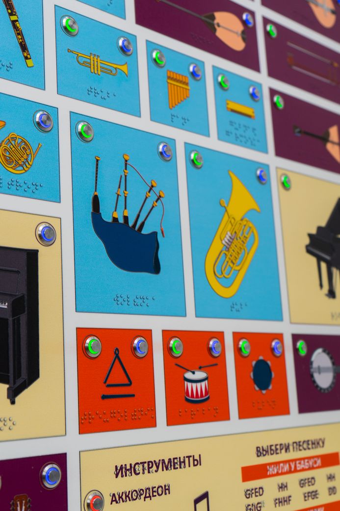 Стенд тактильно-звуковой обучающий Музыкальные инструменты 840х640