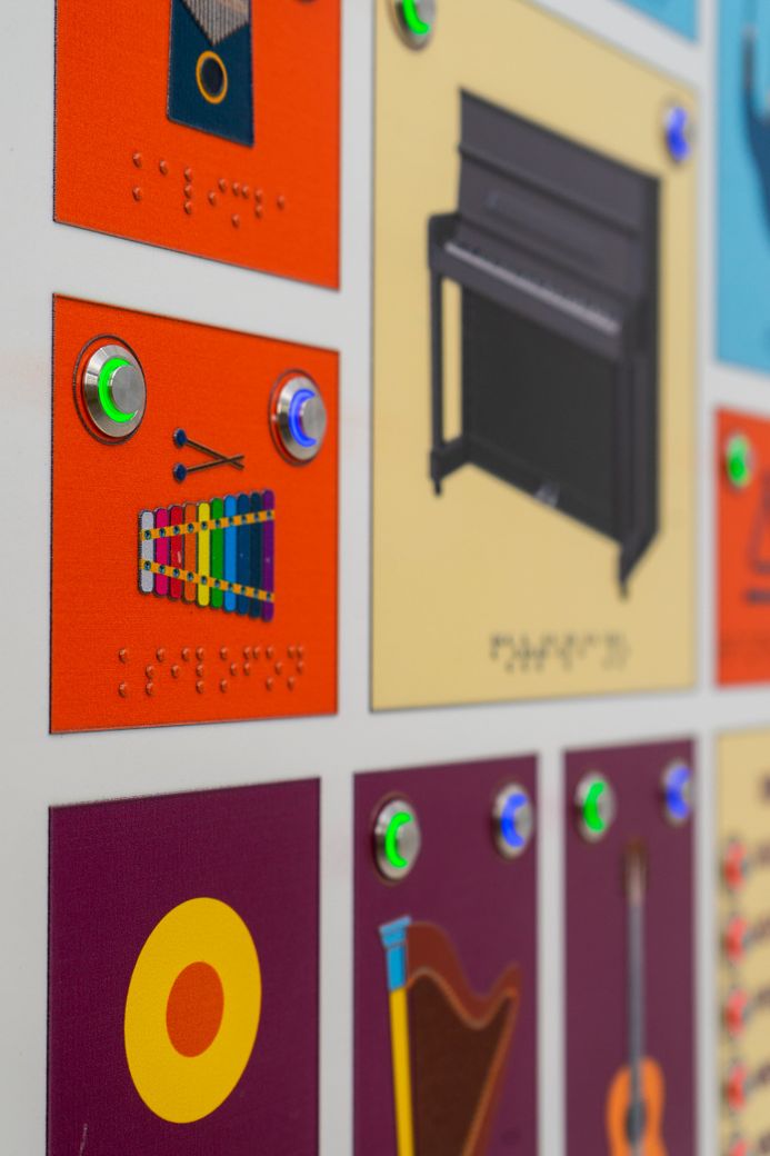 Стенд тактильно-звуковой обучающий Музыкальные инструменты 840х640