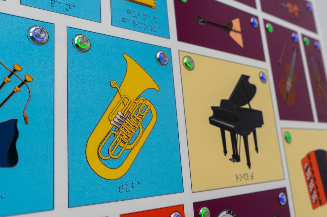 Стенд тактильно-звуковой обучающий Музыкальные инструменты 840х640