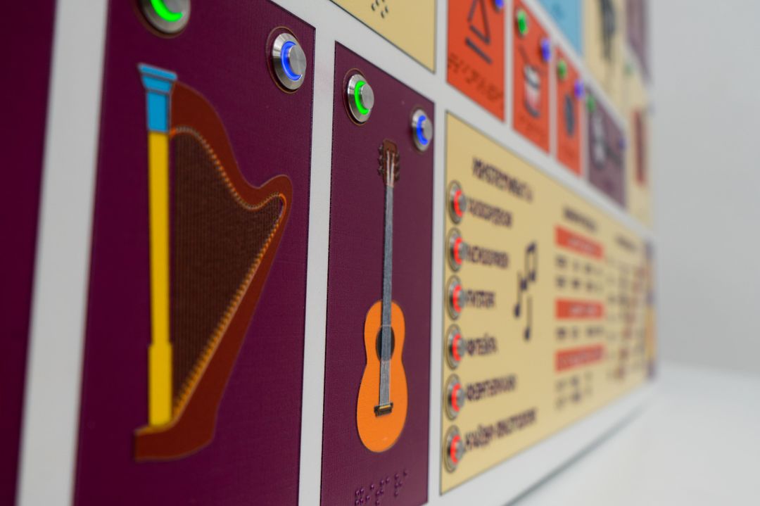 Стенд тактильно-звуковой обучающий Музыкальные инструменты 840х640