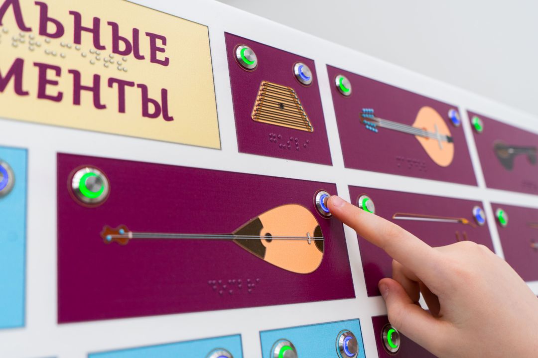 Стенд тактильно-звуковой обучающий Музыкальные инструменты 840х640