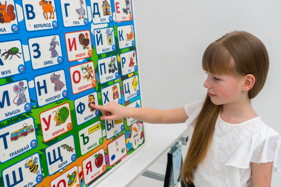 Стенд тактильно-звуковой обучающий Занимательная азбука 840х640