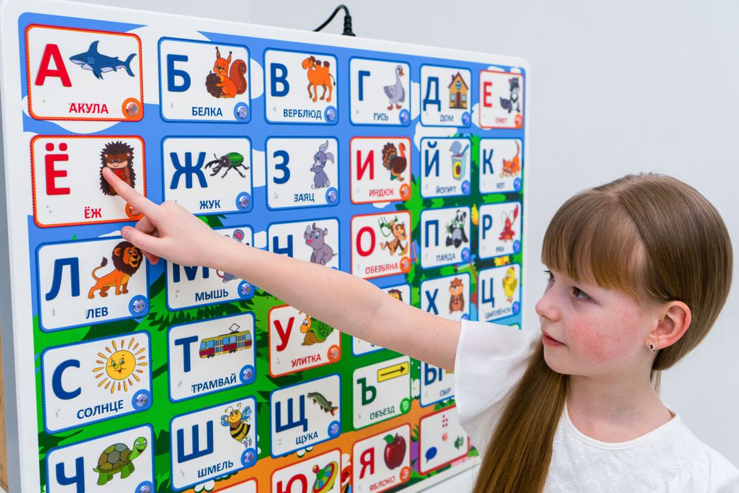 Стенд тактильно-звуковой обучающий Занимательная азбука с индукционной системой 840х640