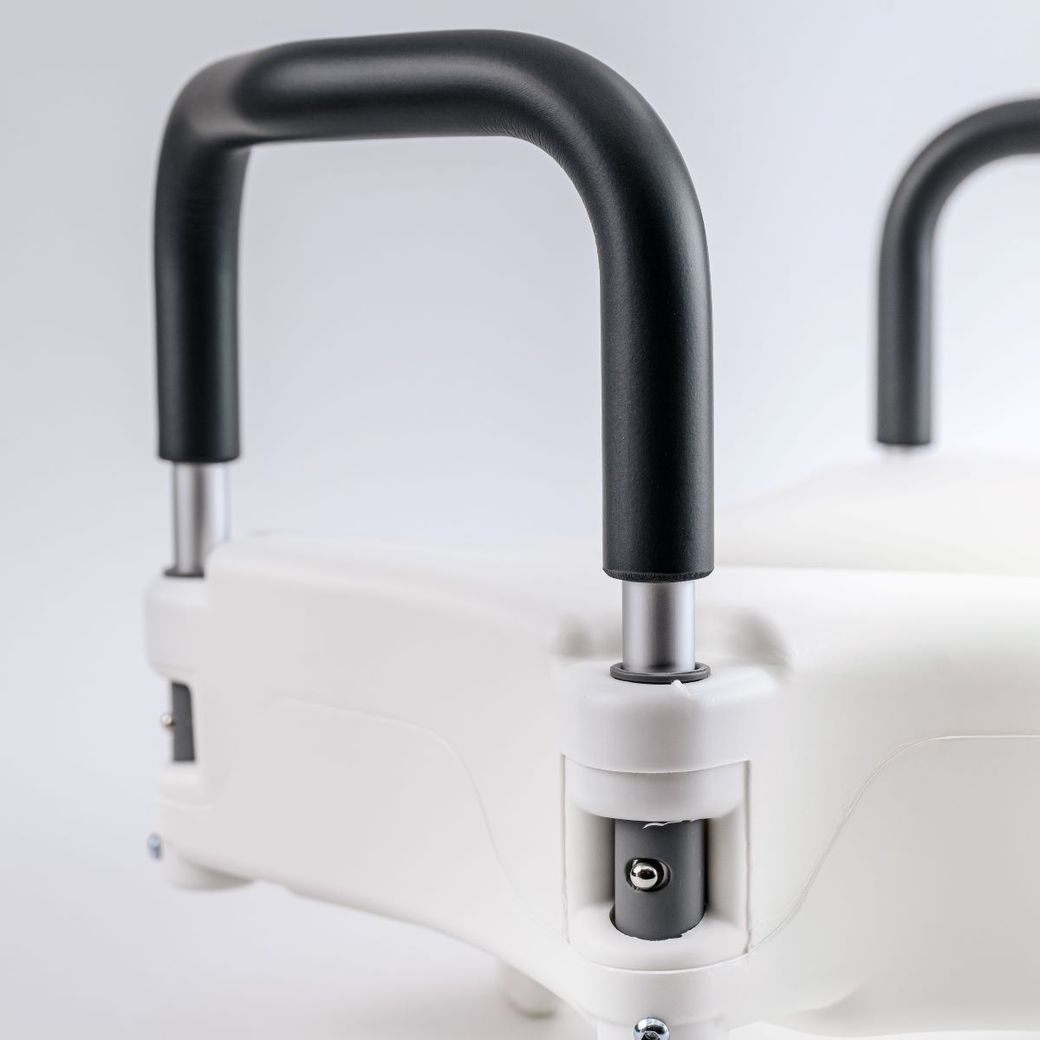 Насадка на унитаз СапТой 200