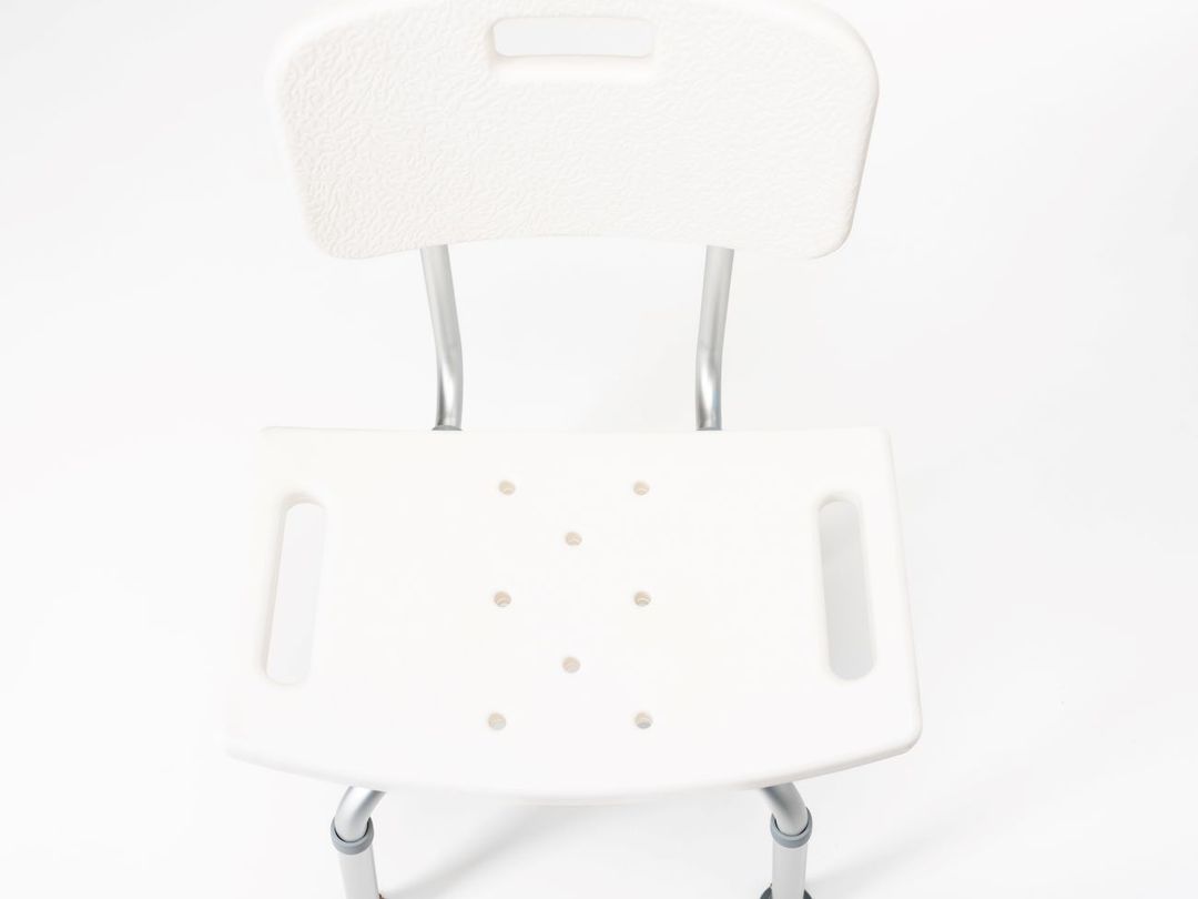 Стул со спинкой в ванную СапСит 300