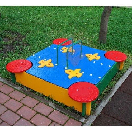 Песочница с дверцами